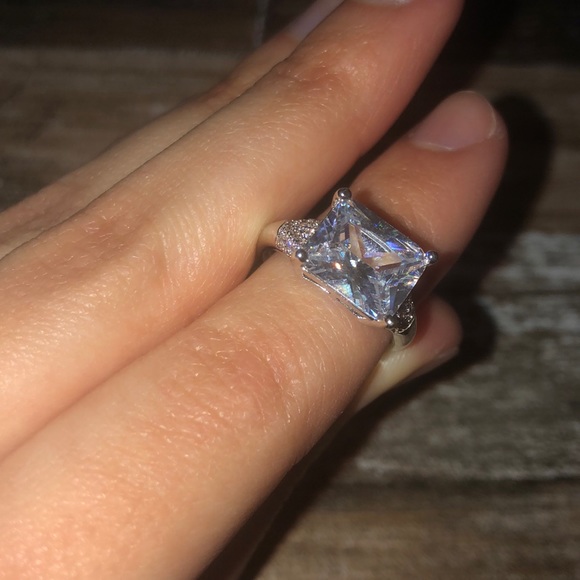 Clear Stone Ring - Picture 1 of 3